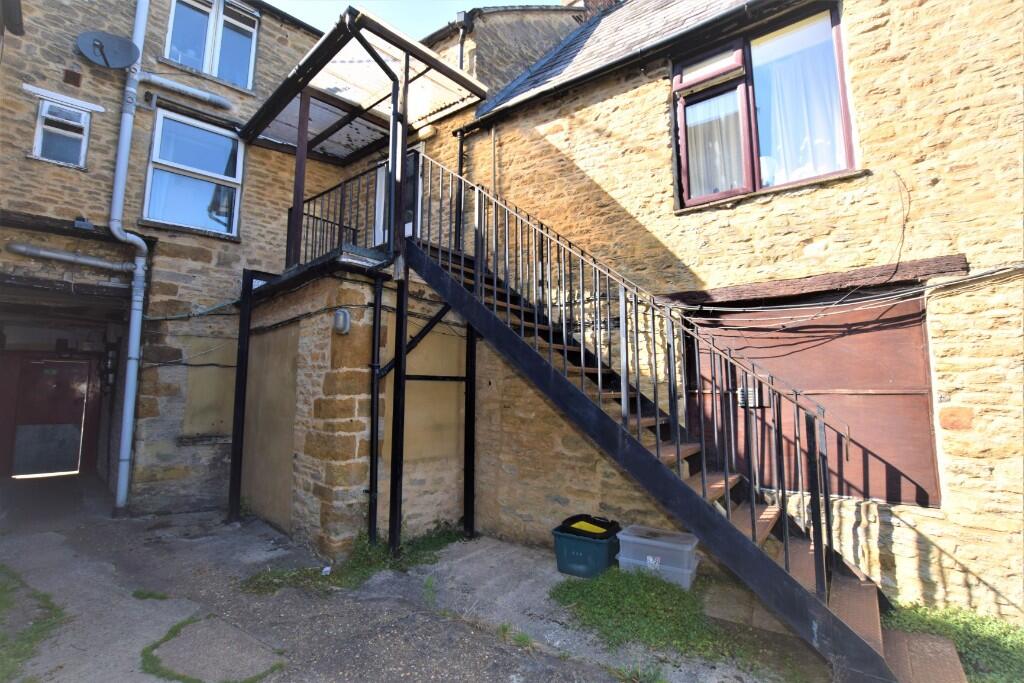 Outside Stairs to Fi