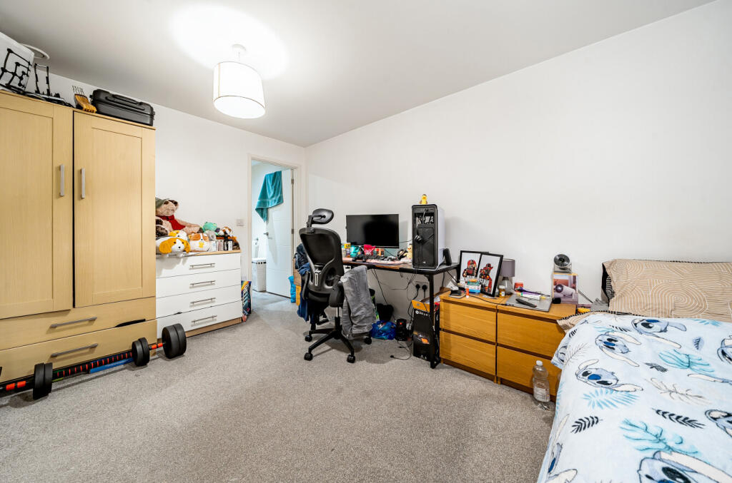 1359780-7-68ee83b...