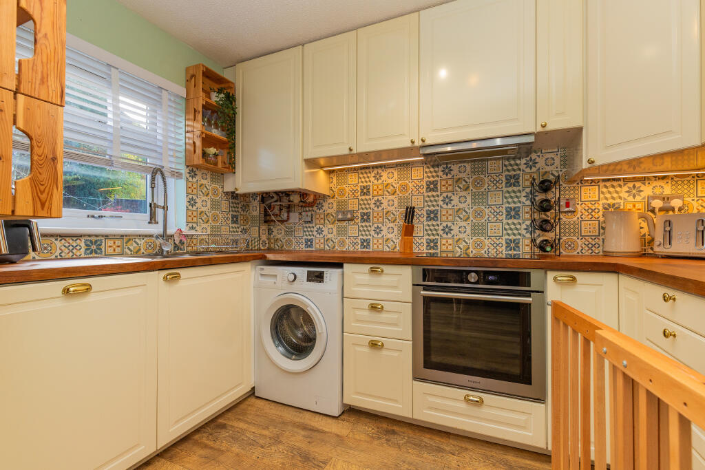 23 Helmsdale drive pa2 0pg 3L-5