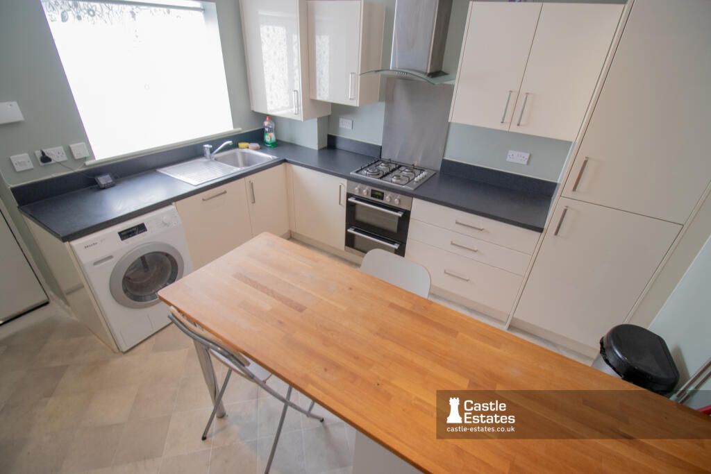Kitchen &amp; Dining