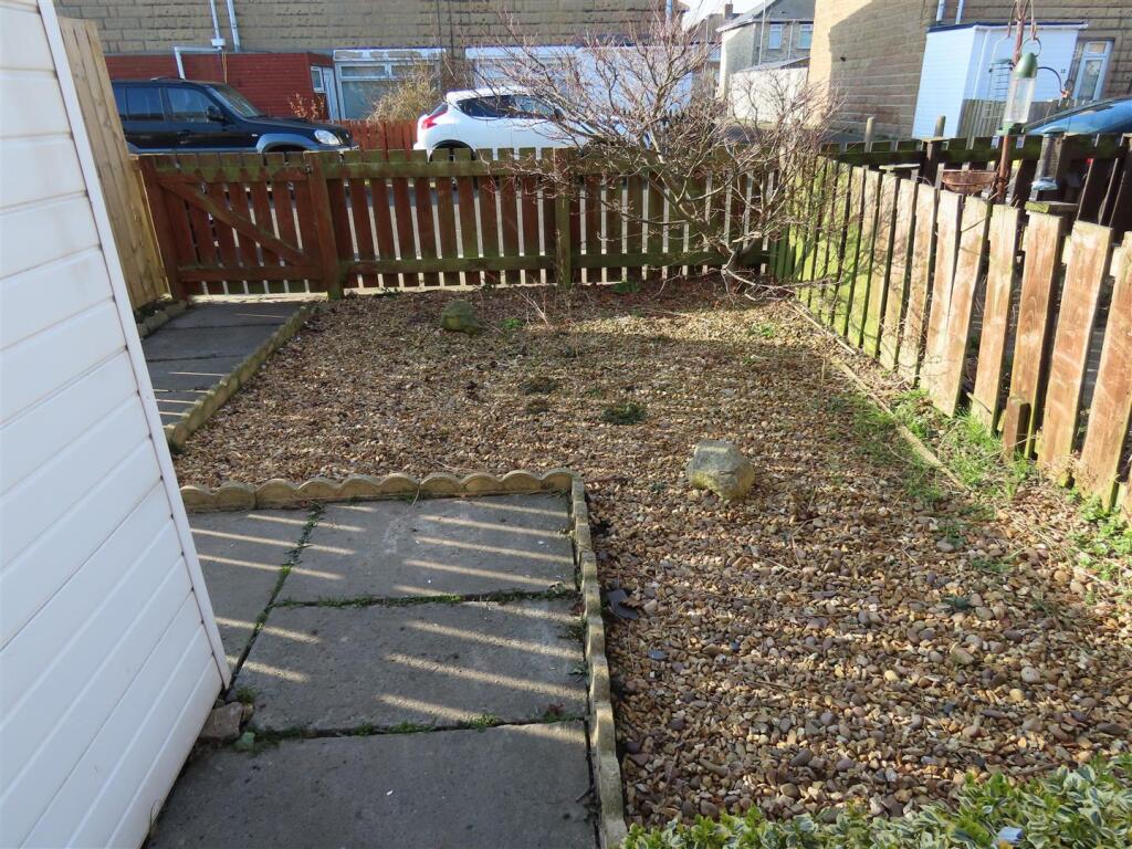 FRONT GARDEN