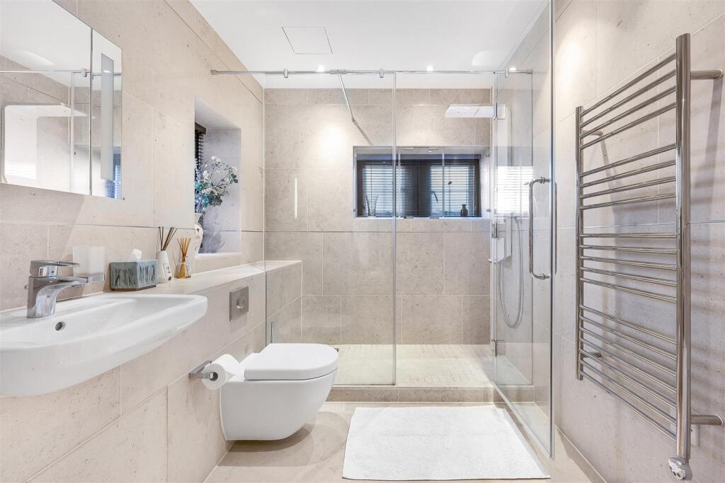 BATHROOM7.jpg