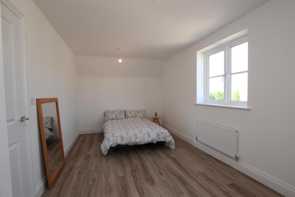 bedroom.JPG
