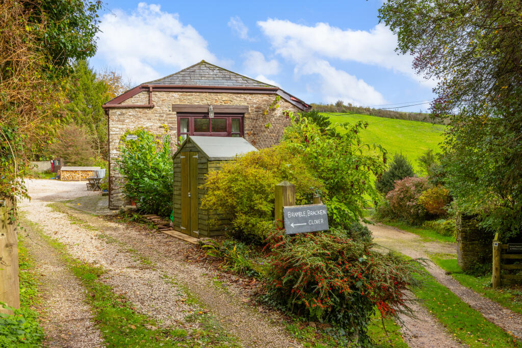 A01 - Bramble Lower Norton Barns East Allington - 