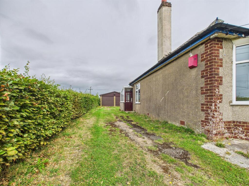 3-bedroom detached bungalow  (33).jpg