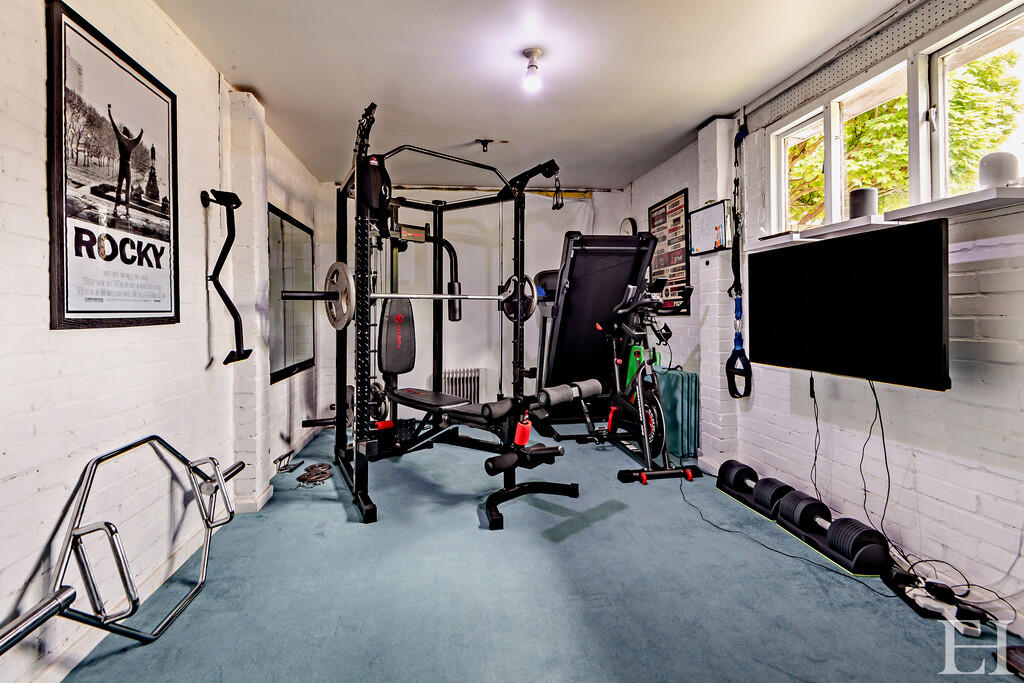 8647171-interiorW...