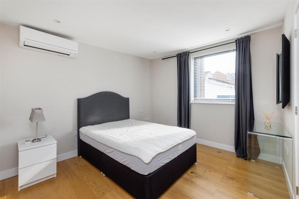 Flat 2, 278 High Street GU1 3JL-14.jpg