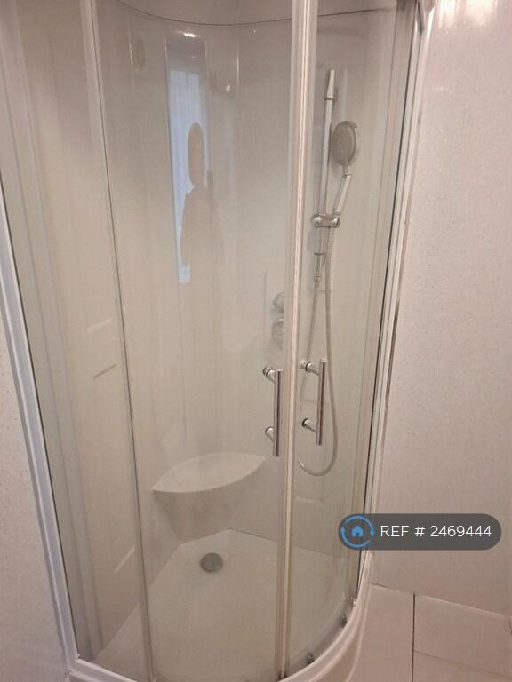Cabin Shower En Suite