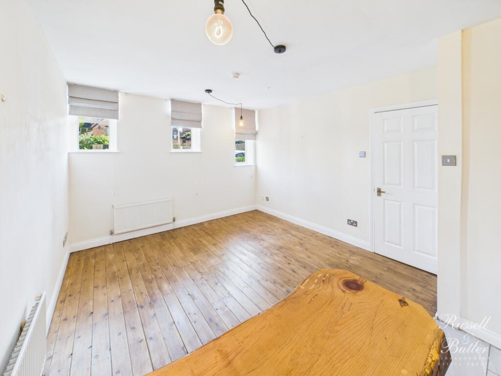 CAM02127G0-PR0337-STILL015