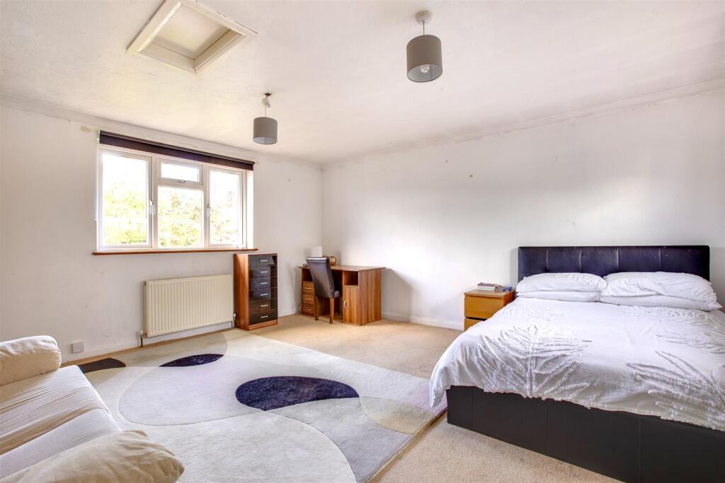 41 Hillview Road, HP13 6XY-5.jpg