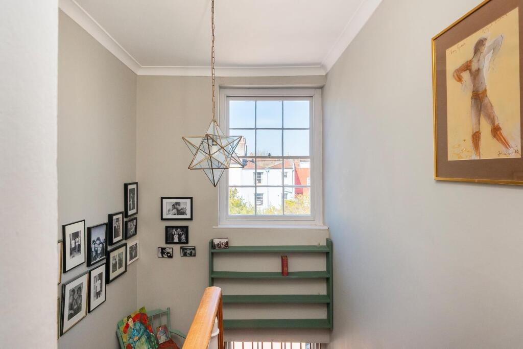 1S2PKN - Staircase B.jpg