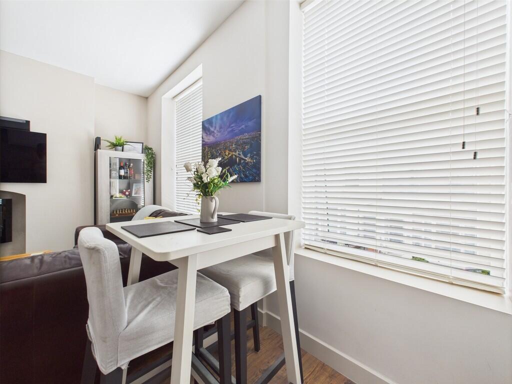 CAM03974G0-PR0134...