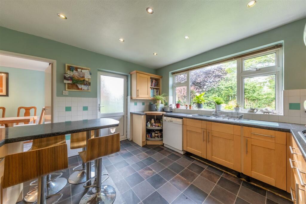 5 Moorlands Avenue-001.jpg