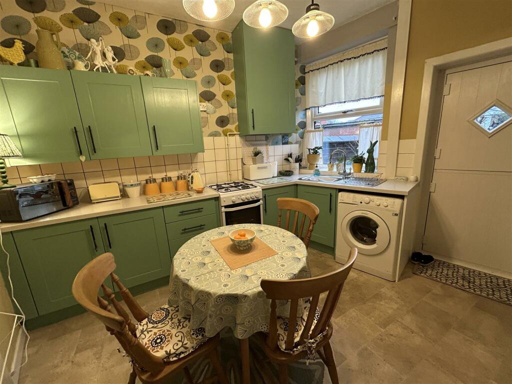 KITCHEN DINER