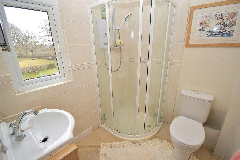 SHOWER ROOM.JPG