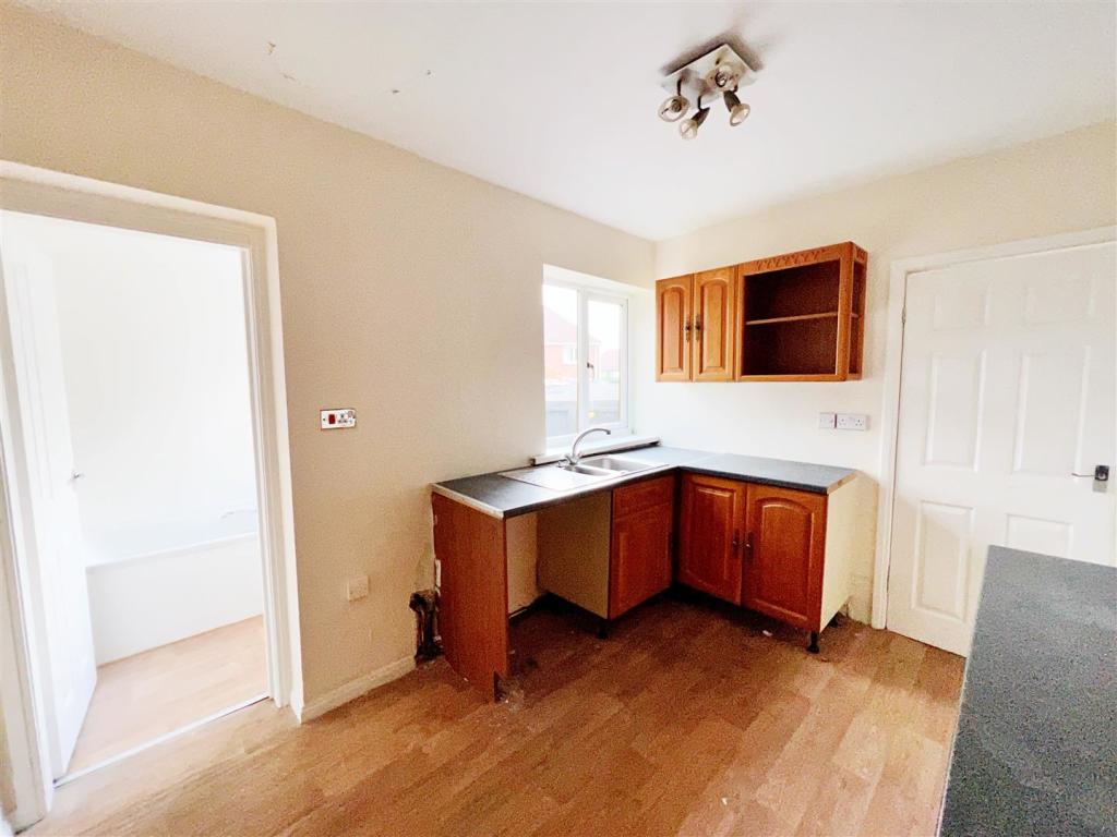 Kitchen 2.jpg