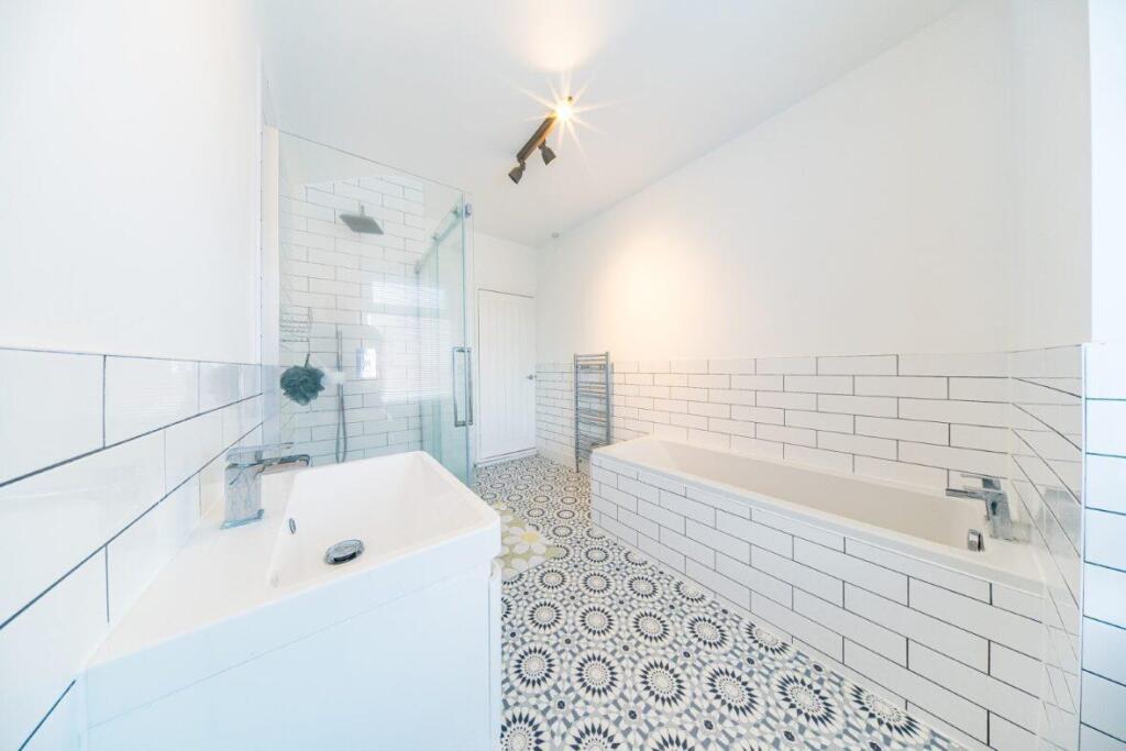 31 Ellaby Road bathroom 2.jpg