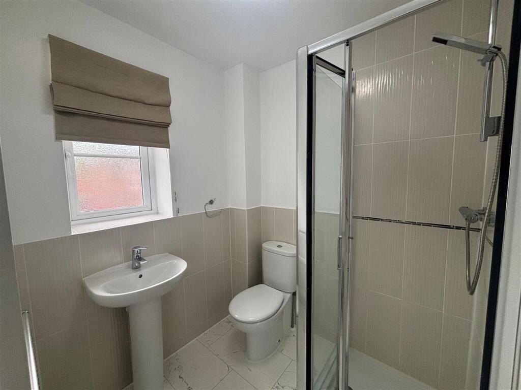 ensuite.jpg