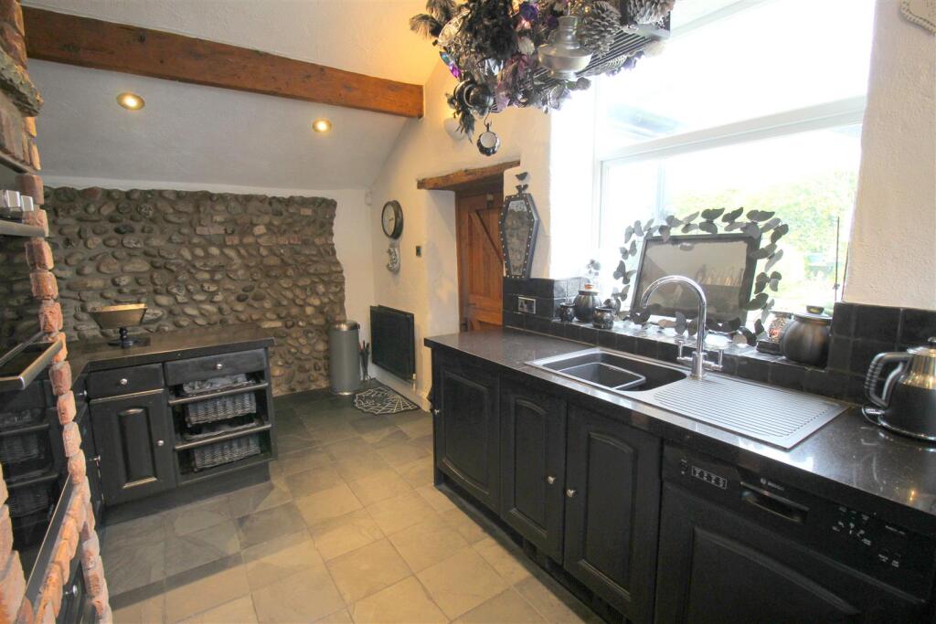 Leach Lodge Farm kitchen 1.JPG