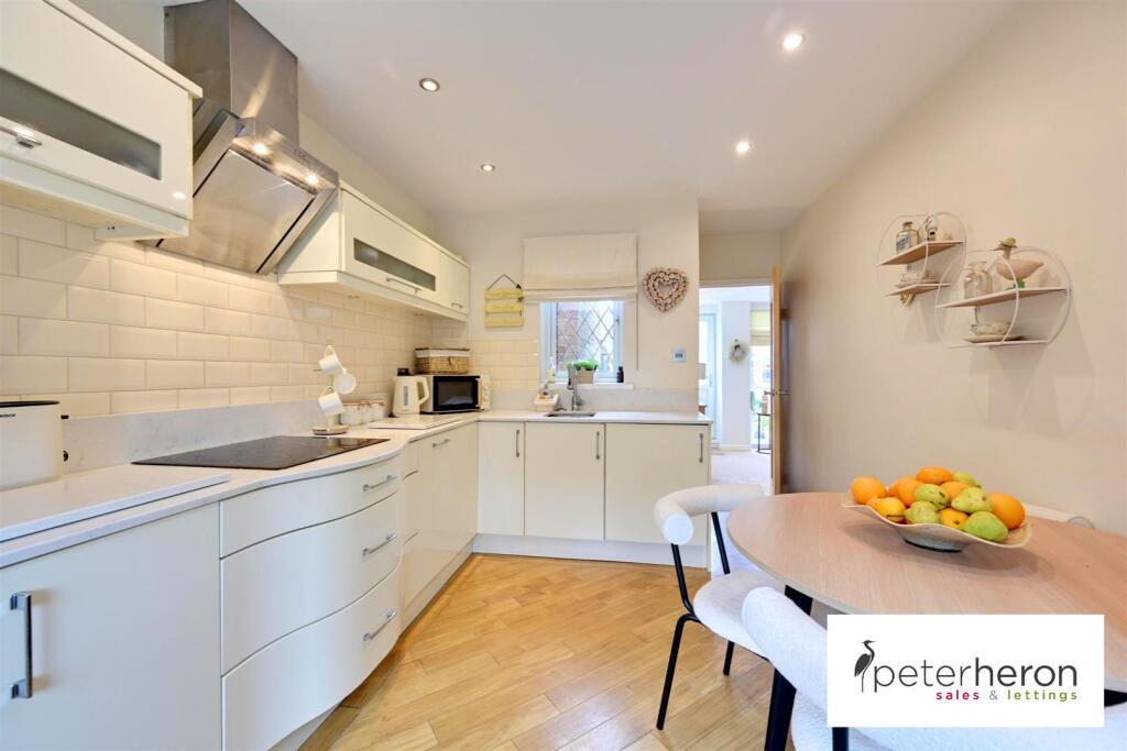 Breakfasting Kitchen