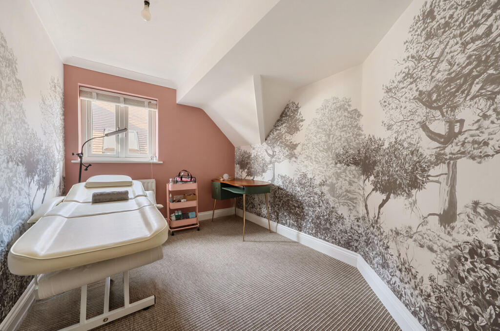 1319669-16-686d5b...