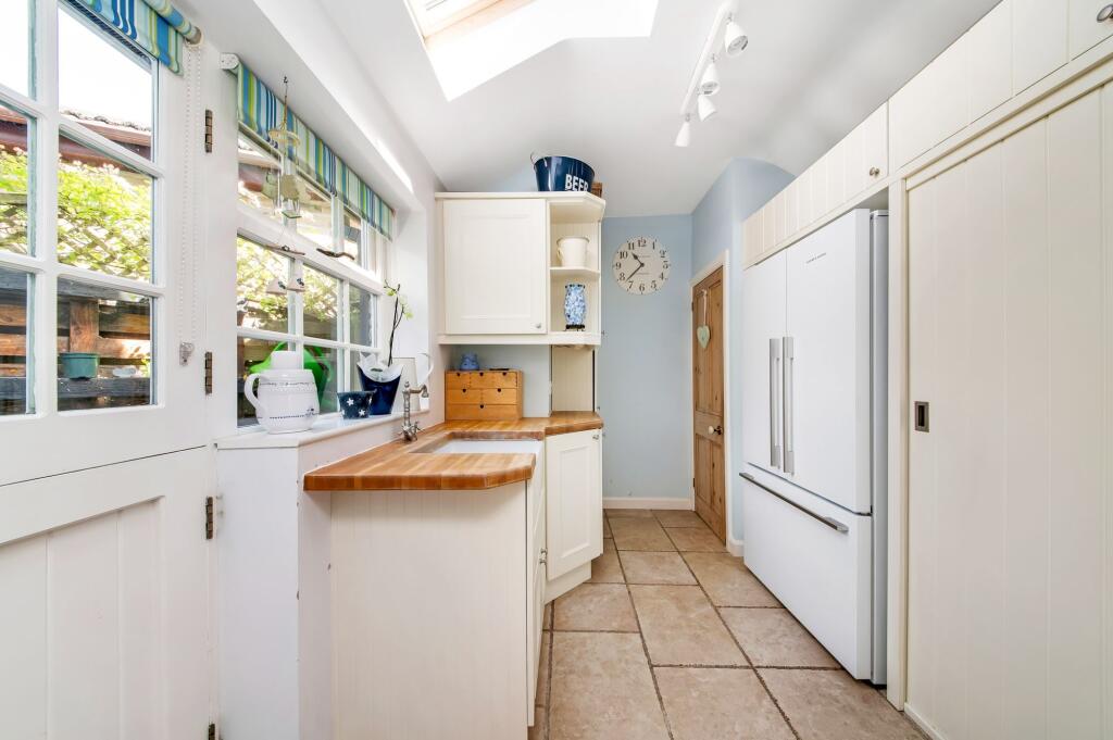 ENTRANCE HALL/ BOOT ROOM