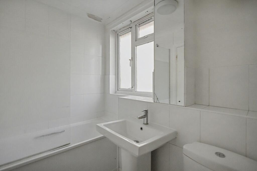 107 Halcot Avenue, Bexleyheath, Kent, DA6 7QA