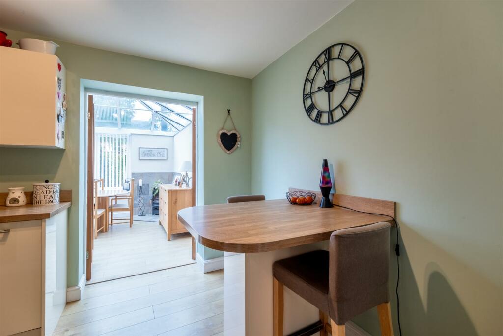 14 Delamere Close-006.jpg