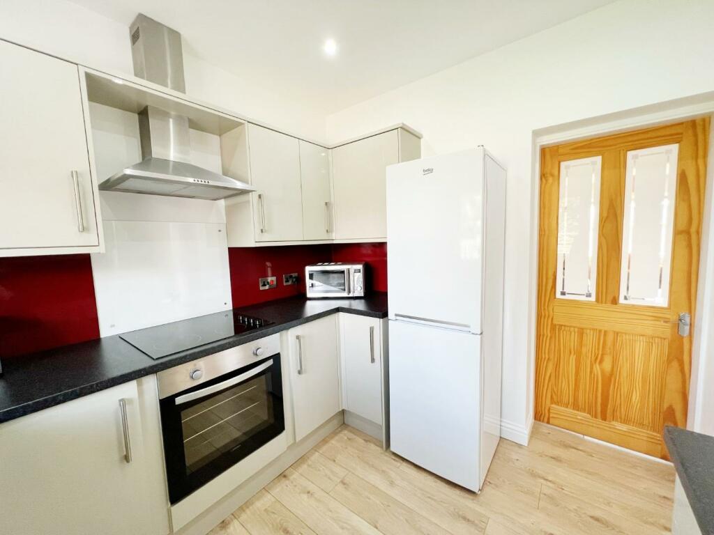 Kitchen 2.jpg