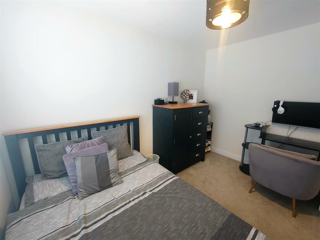 Bedroom 3b.jpg