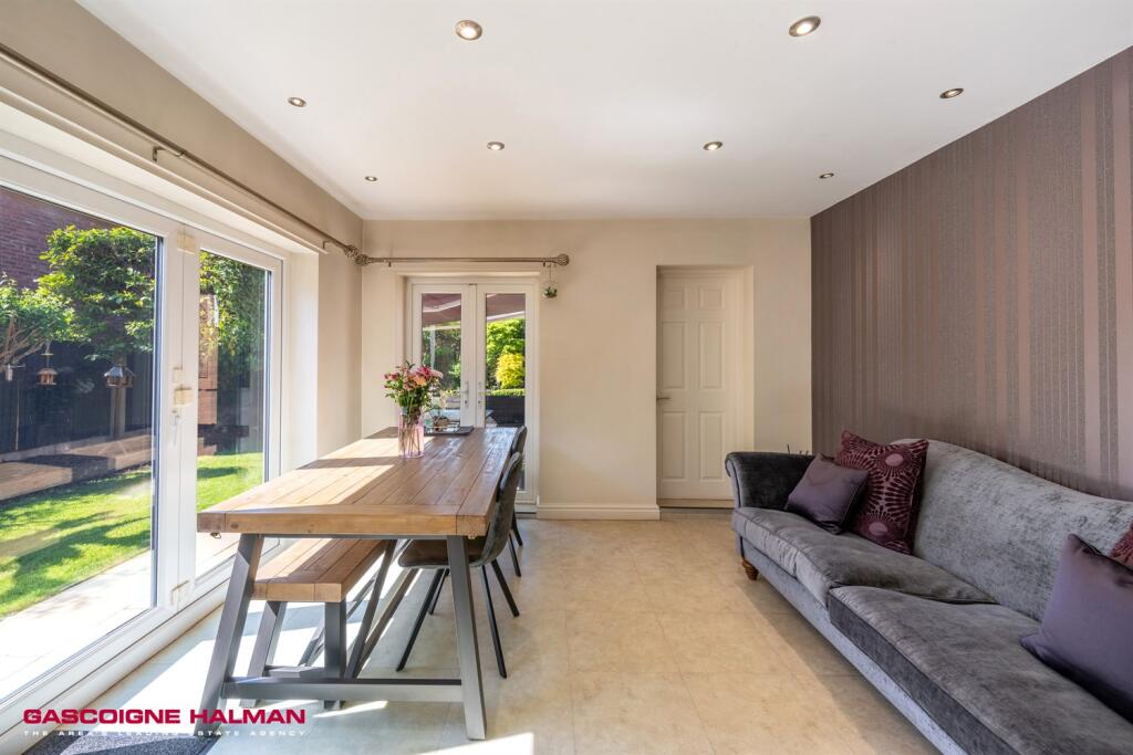 Kitchen Family Room