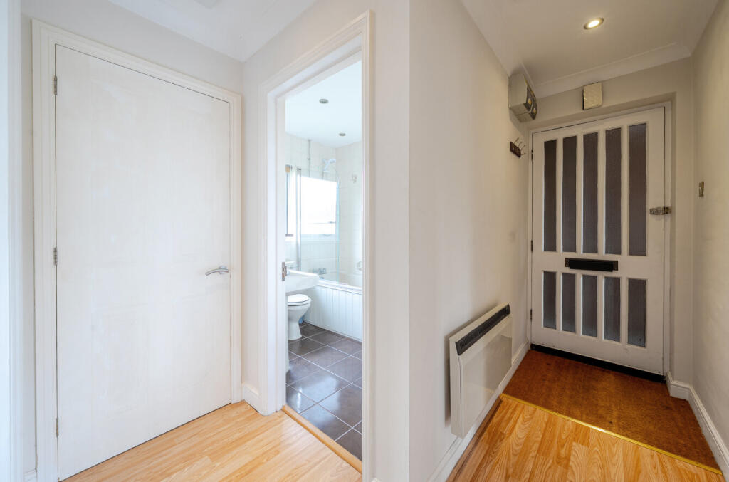 1372245-7-68fa035...