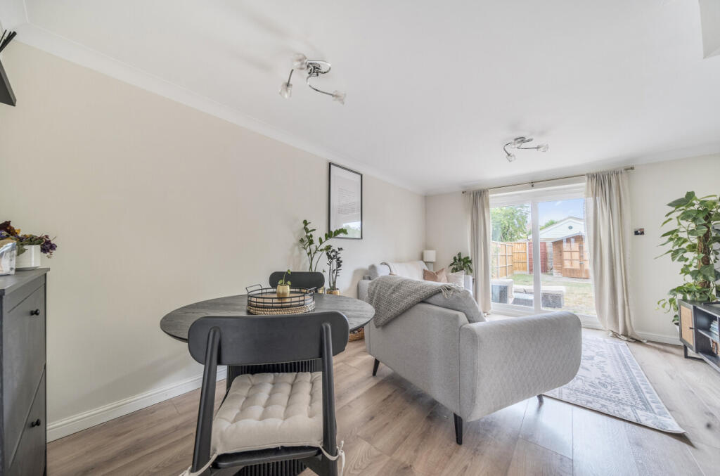 1343093-3-68a449d...