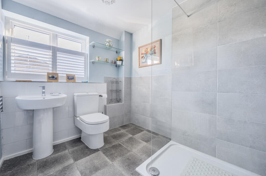 1360900-9-68daab7...