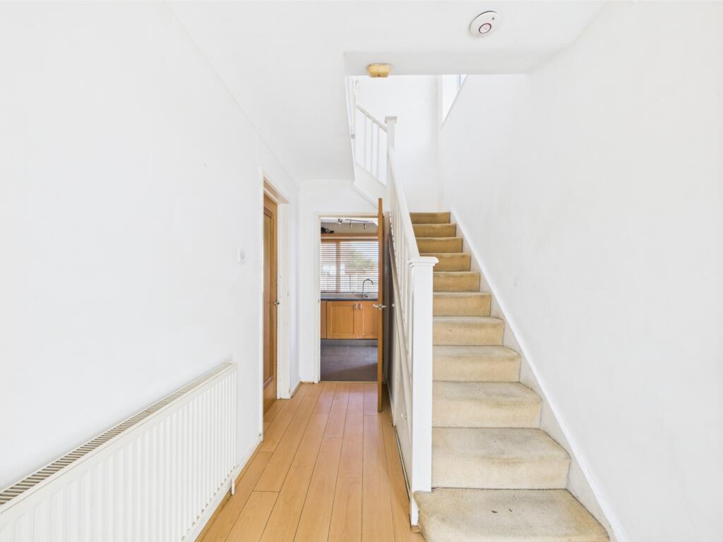 CAM02386G0-PR0129-STILL012