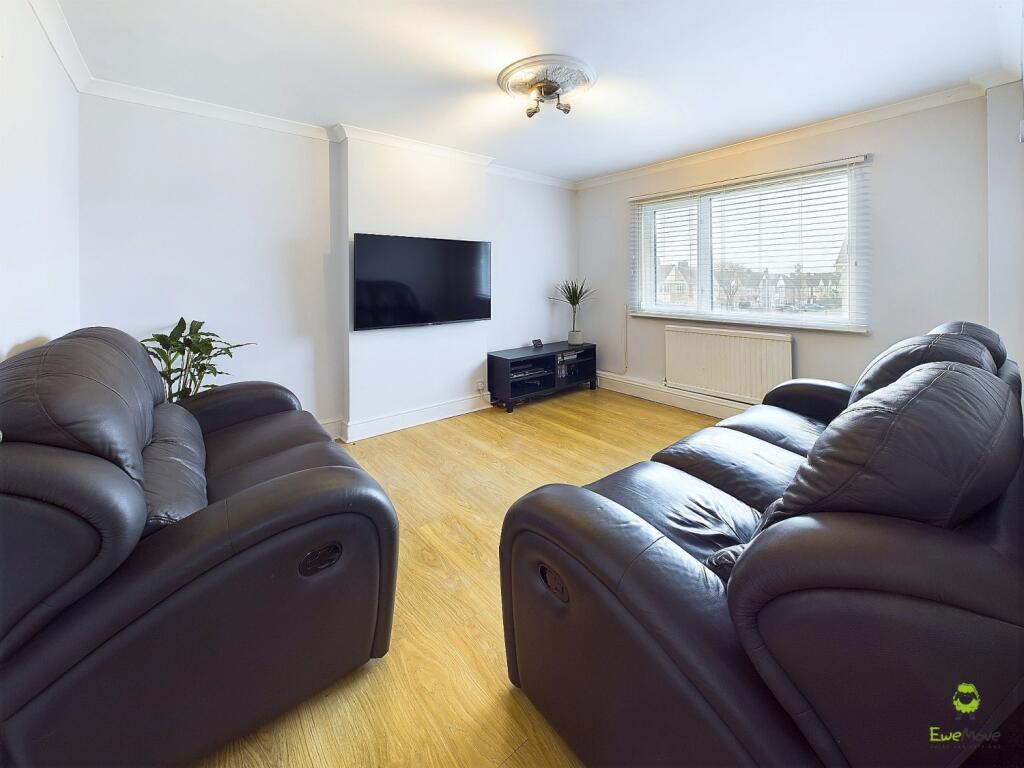 CAM03418G0-PR0182-STILL002