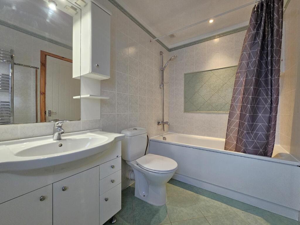 Bathroom (1).jpg