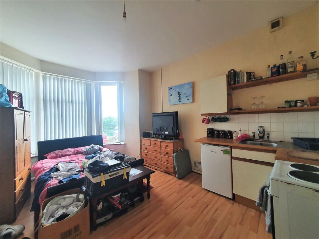 Flat 1, Lounge/Kitchen