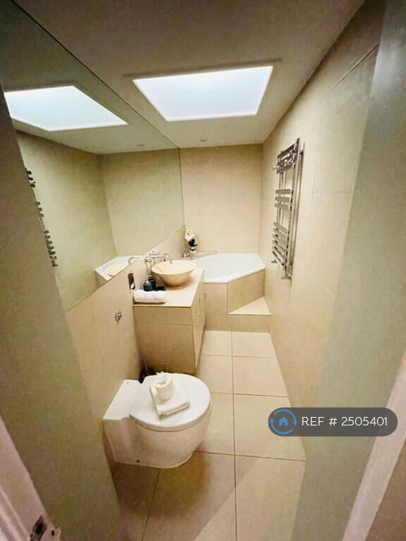 Bathroom With Twin Tub Ii