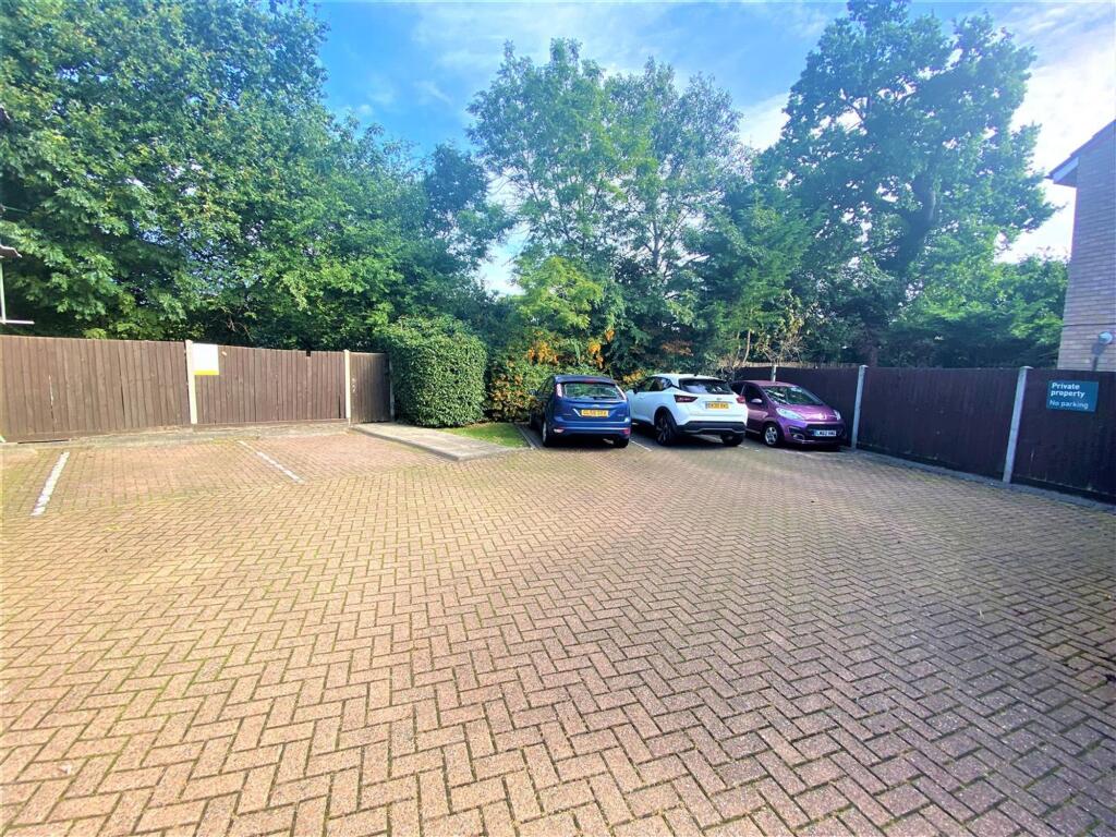 Peel Close E4