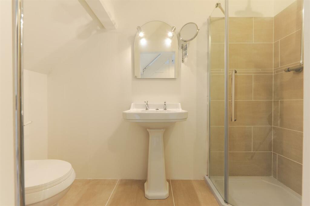 En-suite 2.jpg