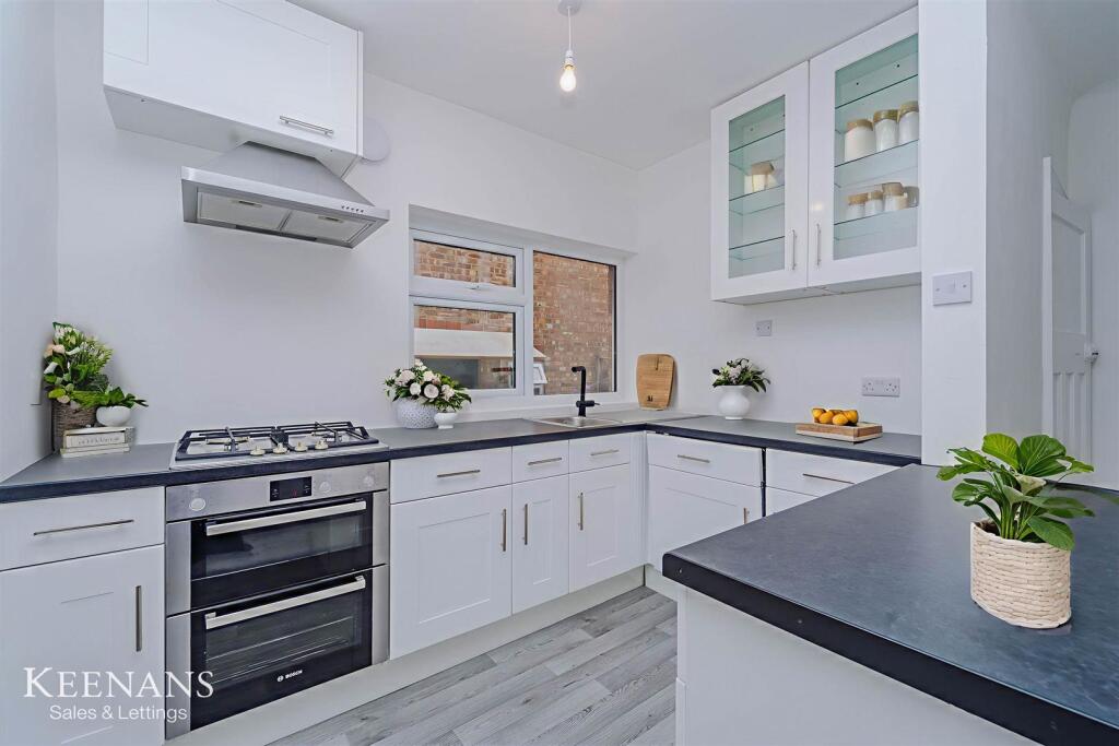 4 - Kitchen - Luxury - 0.jpg