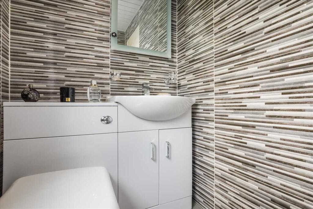 En-Suite (2)
