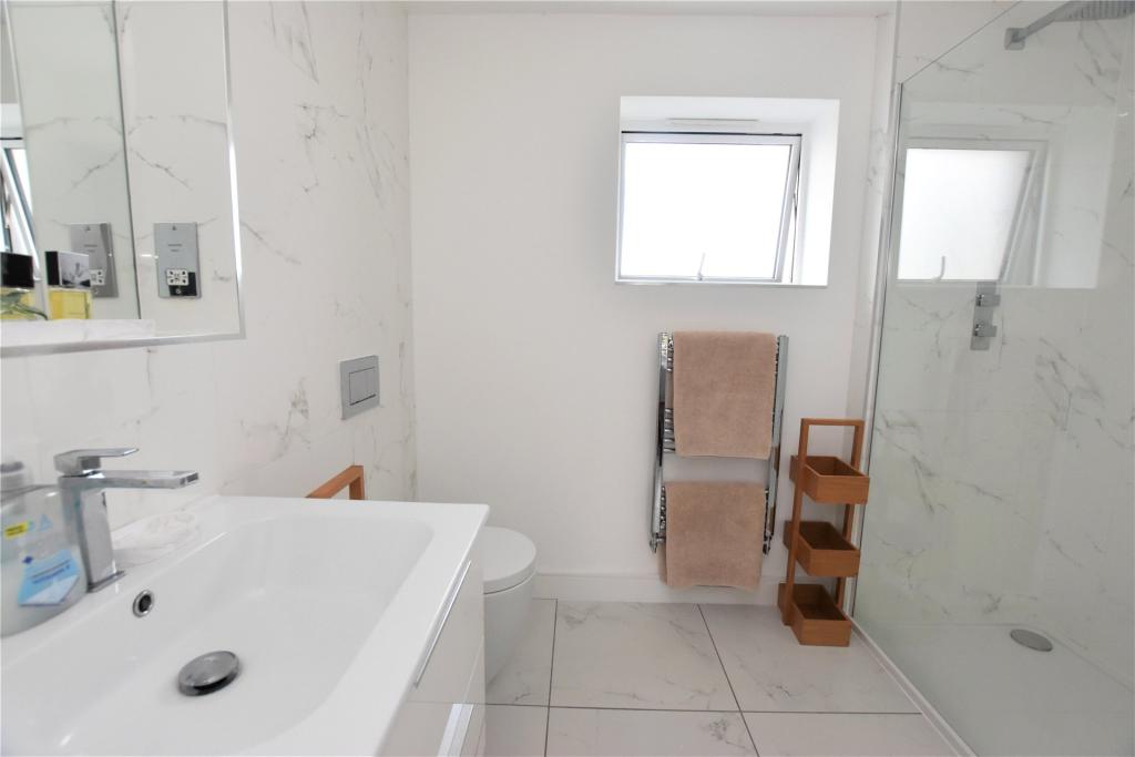 En Suite Shower Rm