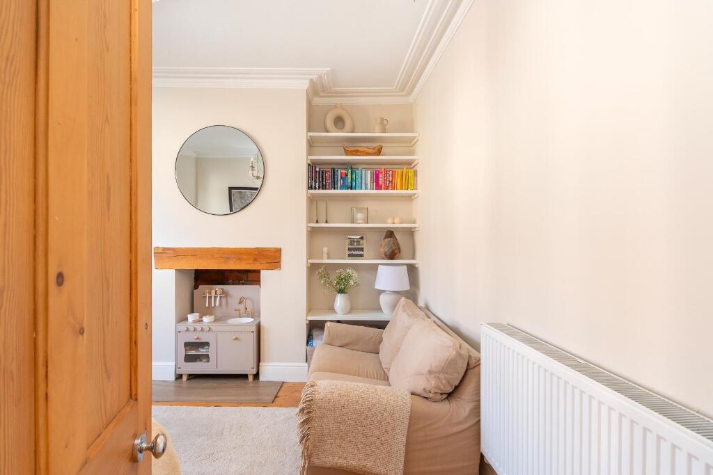 1B1R6BN - Living Room D.jpg