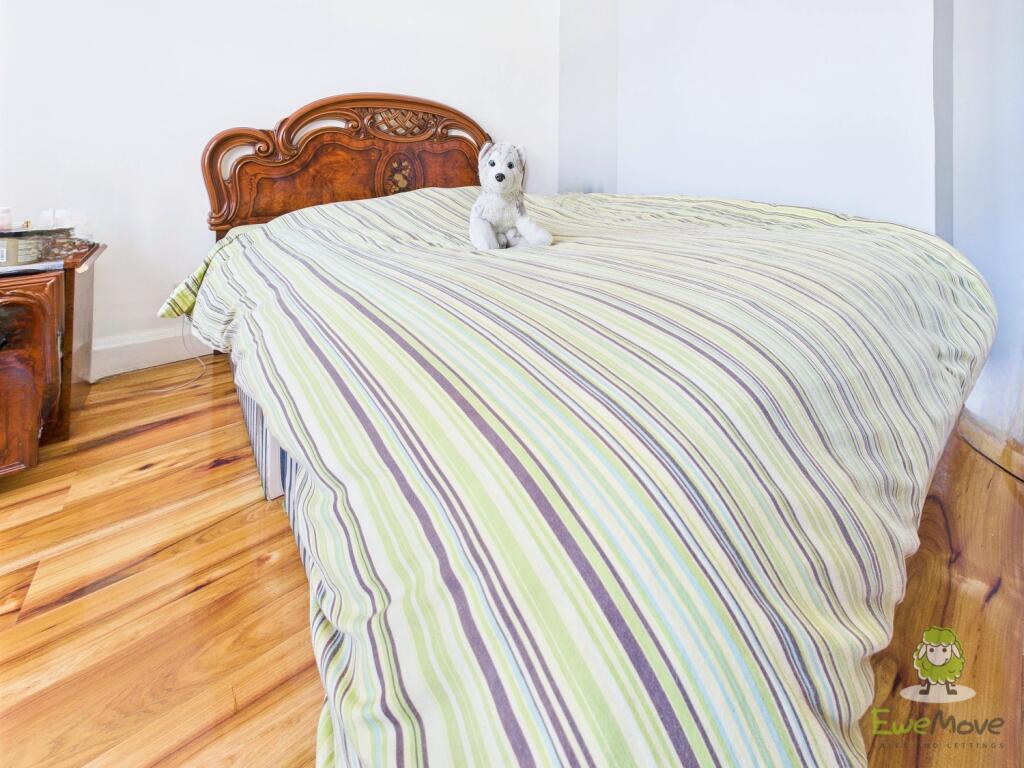 CAM01543G0-PR0148-STILL028