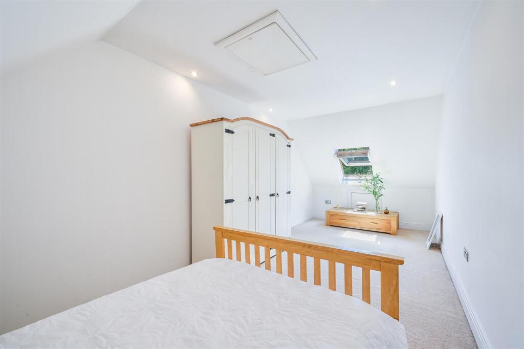 BYWOOD CLOSE, 4- (18).jpg