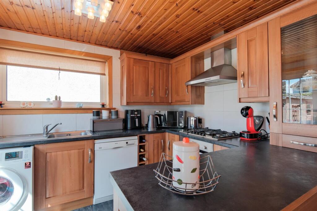 024-11 Whiteshaw Avenue, Carluke, ML8 5DF.jpg