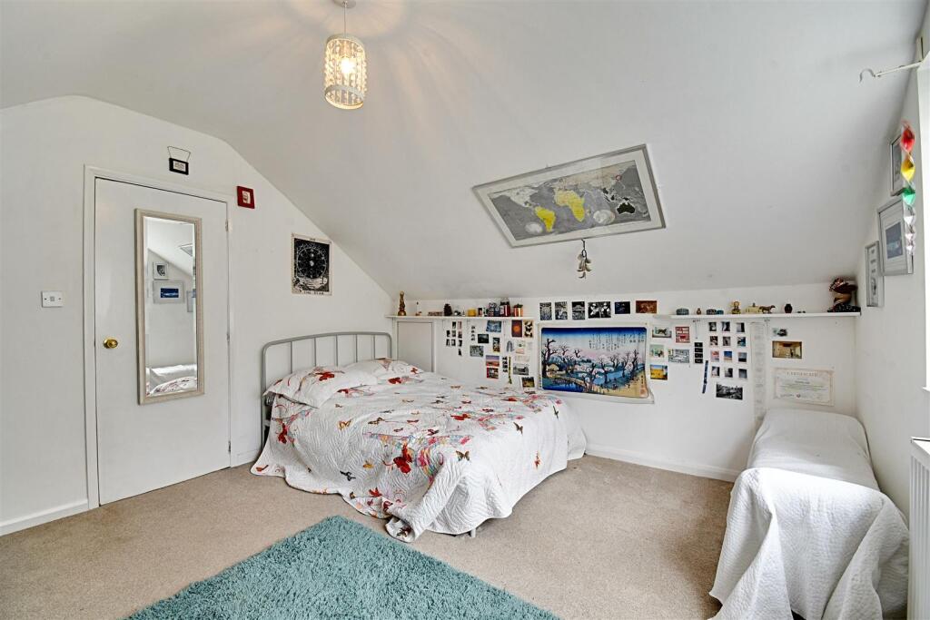 Bedroom 2_2.jpg