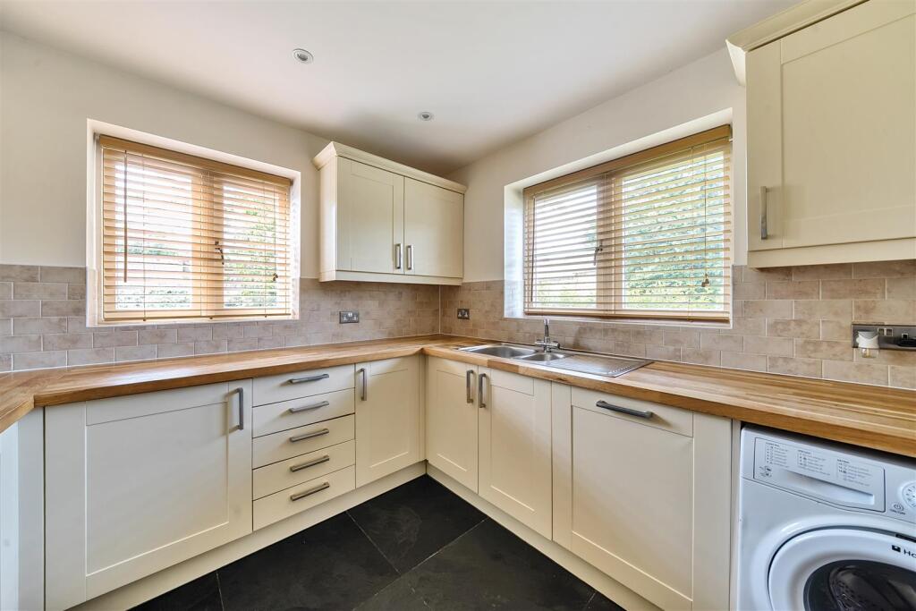 Gildene Cottage, 1 Canons Ashby Road, Moreton Pink